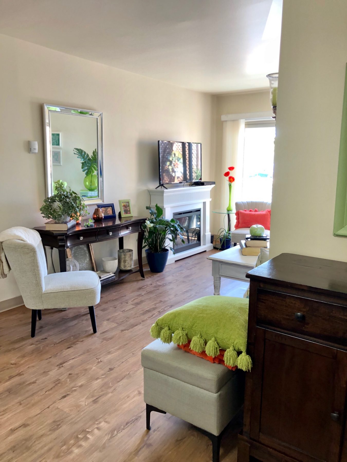 Side living room